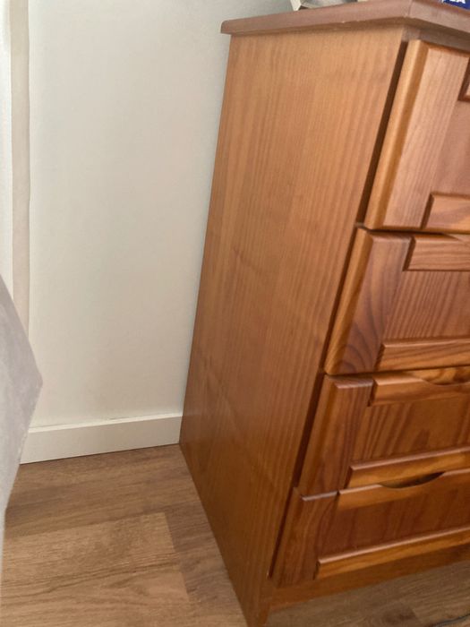 Móvel madeira camiseiro