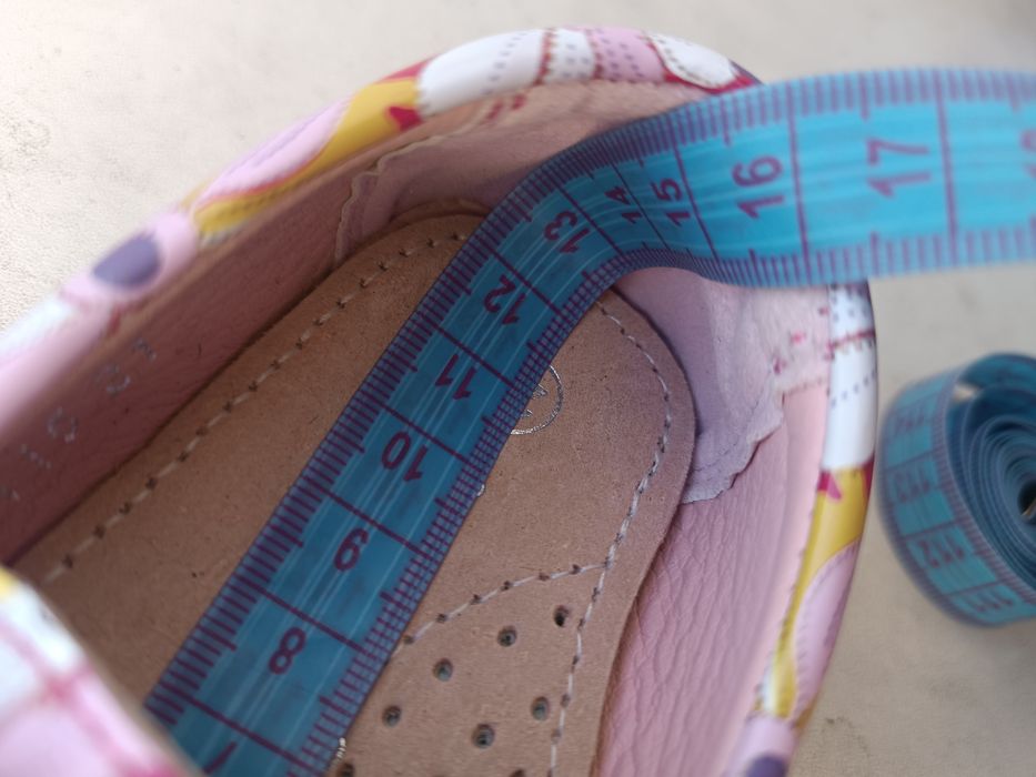 Дитяче взуття.  ..