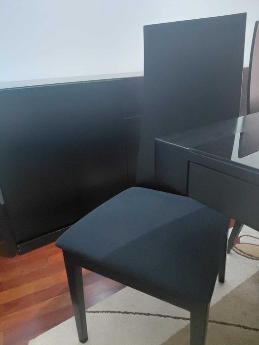 Conjunto Sala de Jantar Madeira Maciça (Mesa extensível + 7 Cadeiras + Aparador + Espelho)