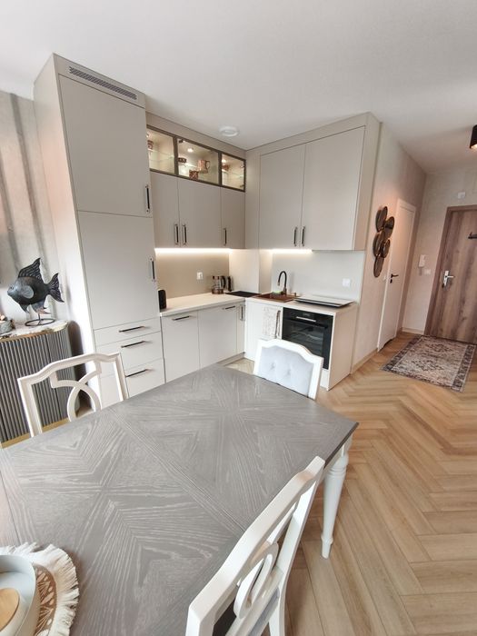 Sprzedam apartament z widokiem na góry.