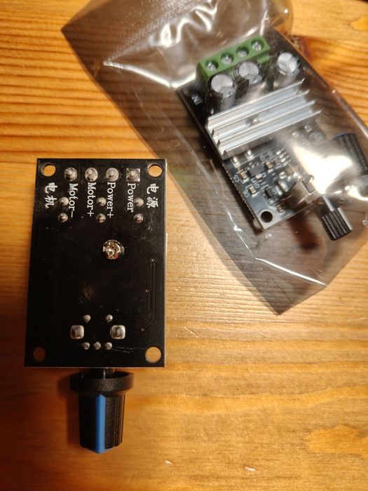 Dwa regulatory obrotów i dwa włączniki