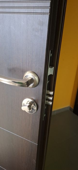 Продам вхідні двері від забудовника