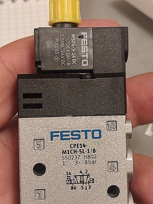 Пневмоклапан, електромагнітний FESTO

5

CPE14-

M1CH-5L-1/8