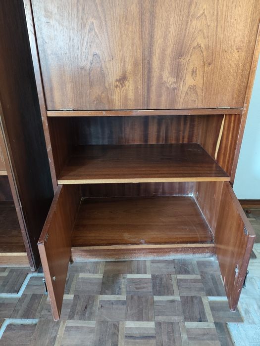 Móvel de sala de jantar em madeira