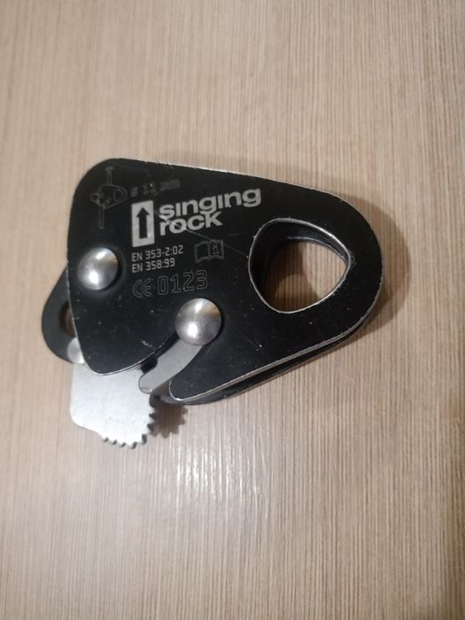 Przyrząd autoasekuracyjny Singing Rock Locker