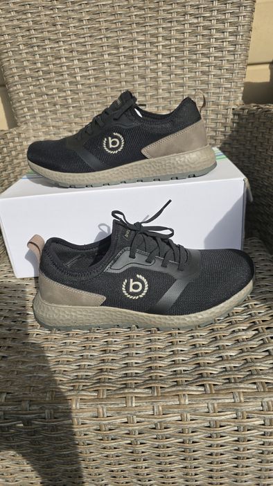 Дуже гарні та якісні  кросівки Bugatti 41-26.5