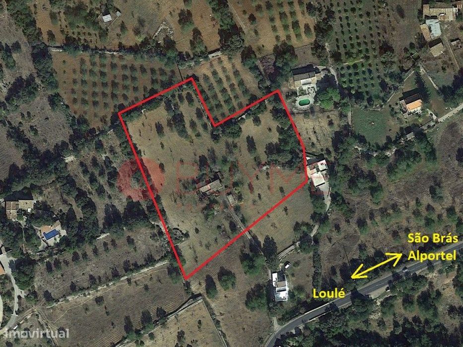 Terreno com Ruína em Zona Tranquila de Fácil Acesso