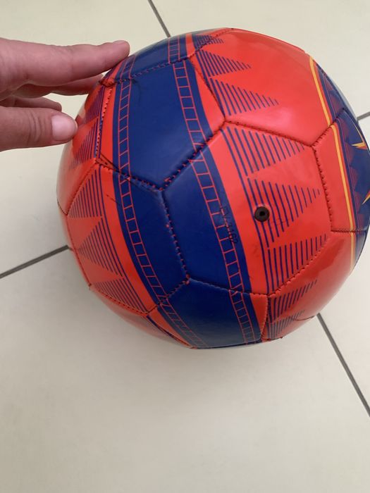 Мʼяч футбольного клубу барселона