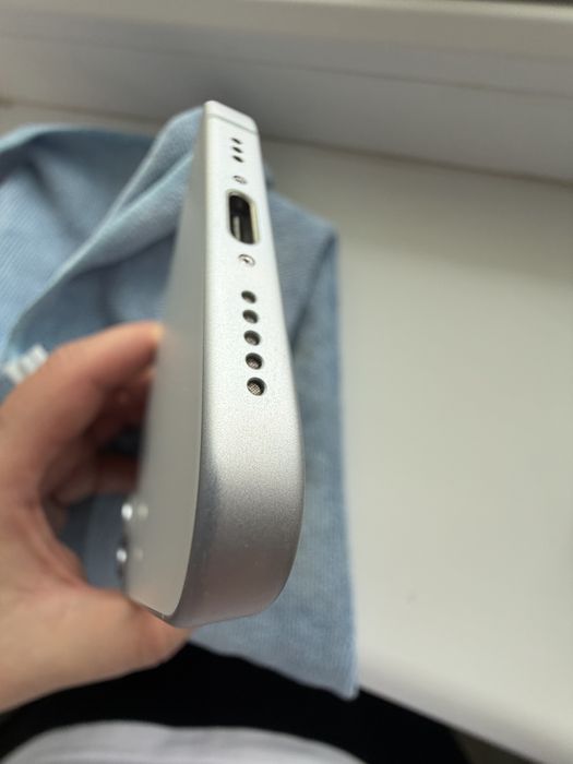 iPhone 15 blue 128gb 85% battery