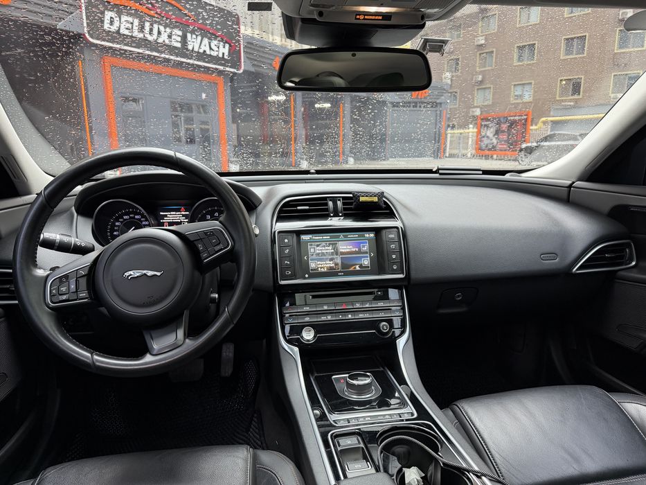 Jaguar XE, Prestige 2015