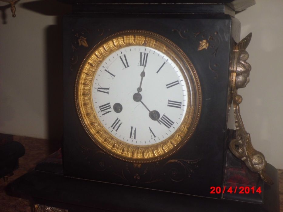 Relógio antigo no qual inclui dois abatjours - conjunto - antigo