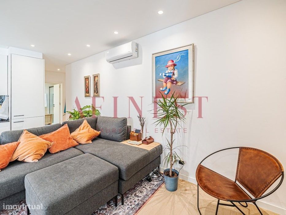 Apartamento T1 + 1 No Centro De Cascais