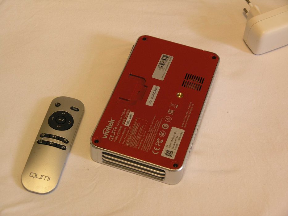 HD, 3x LED, DLP  проектор Vivitek QUMI Q3+ с Android на Аккумуляторе