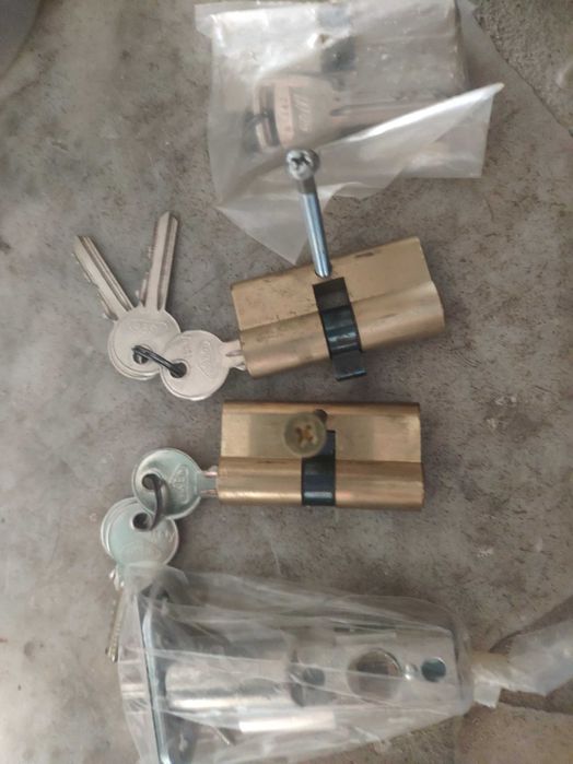 Fechaduras completas, canhões e dobradiças