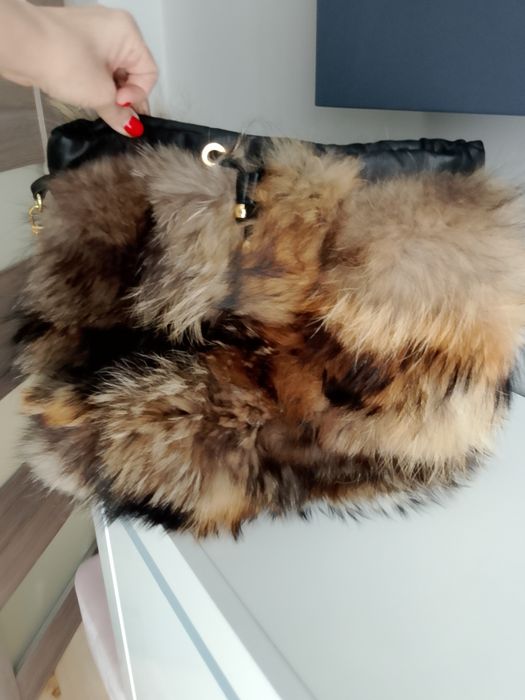 Cudowna torebka z futrem naturalnym