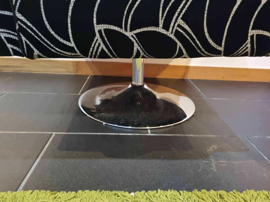 Cadeirão individual rotativo