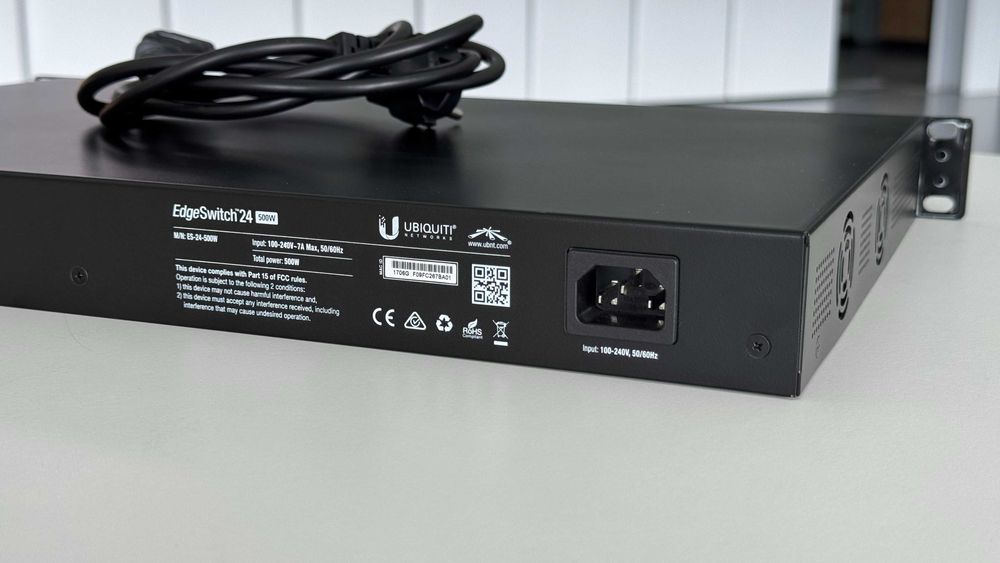 Switch Ubiquiti (ES-24-500W) - 24 portas Gigabit