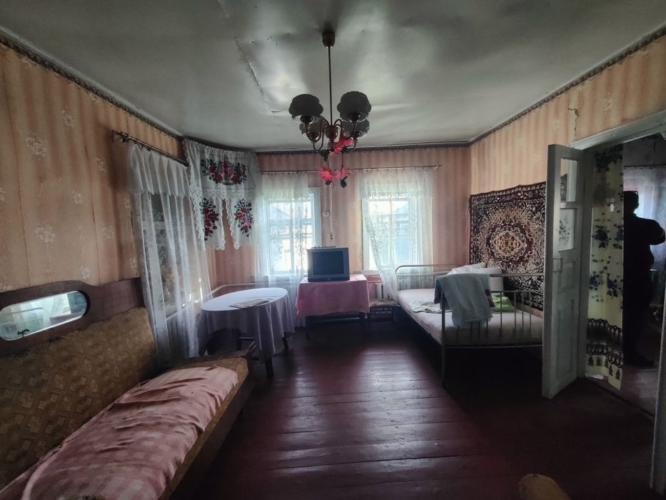 Гарний будинок під житло в селі Горбове