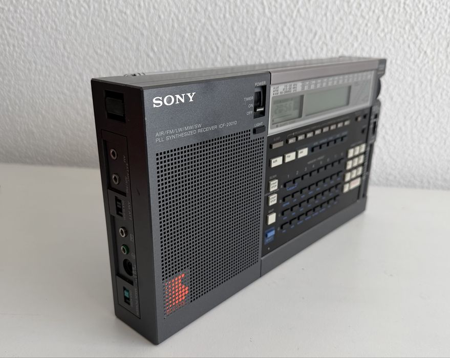 Radio Sony ICF-2001D muitissimo estimado.