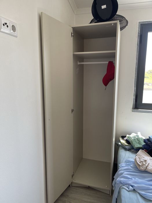 Vendo roupeiro de uma porta  40€