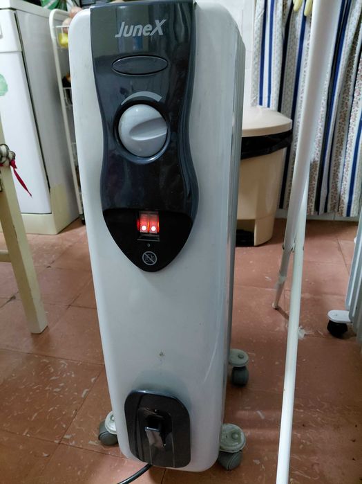 Aquecedor Junex com 7 elementos, potência de 1500W