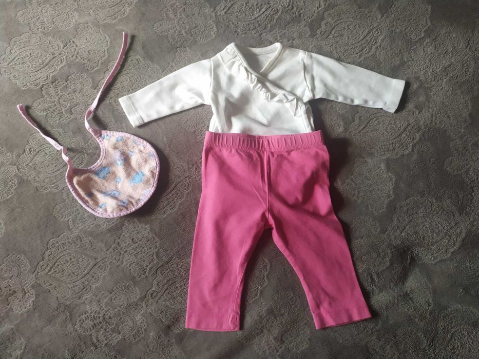 Paka ubrań dziewczynka 62 zestaw body spodenki czapeczka śliniak 6szt