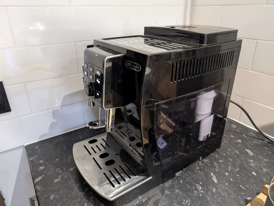 Ekspres do kawy DeLonghi ECAM 23.120.B