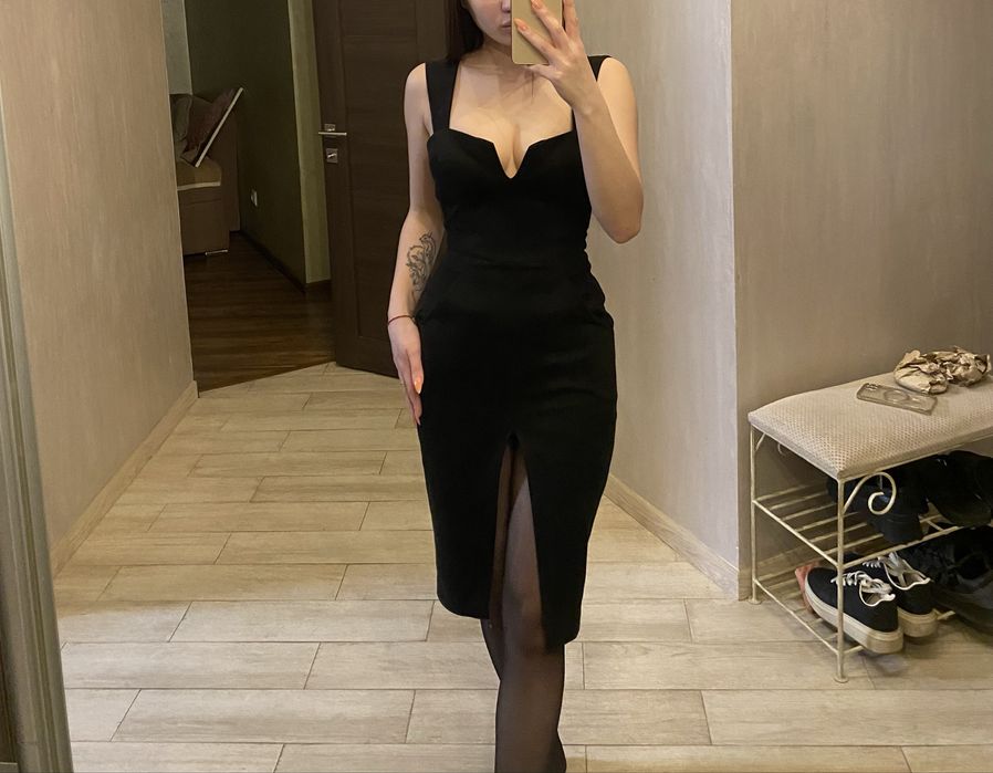 Вишукана чорна оксамитова сукня