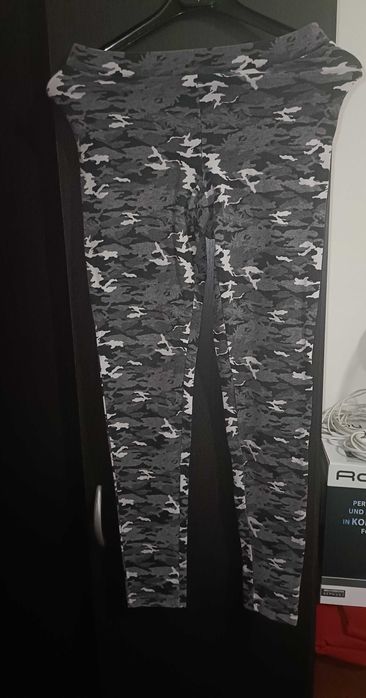 Calça justa mas com bastante elasticidade