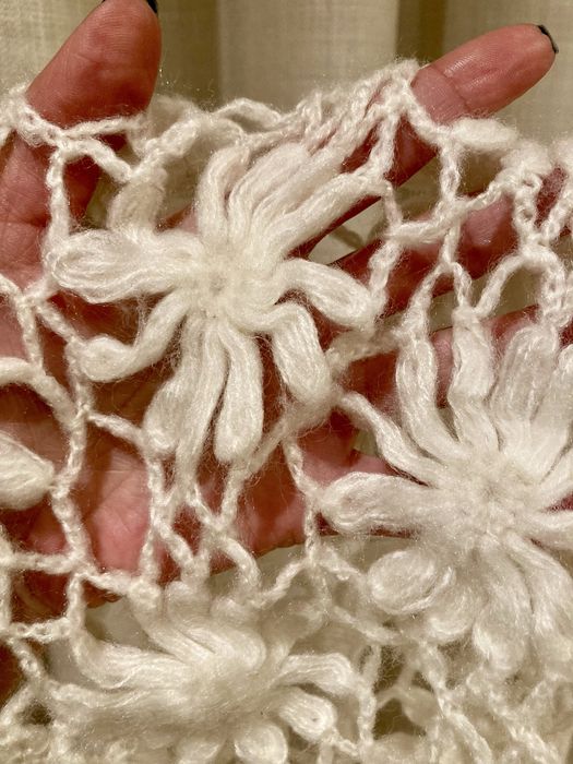 Gorro de lã recortado branco