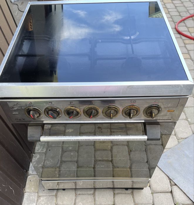Продам газову плиту з електричною духовкою