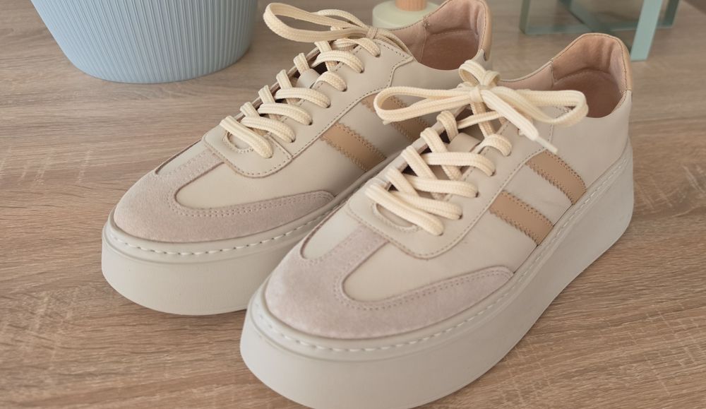 Nowe sneakersy damskie KARO skórzane beżowe na platformie