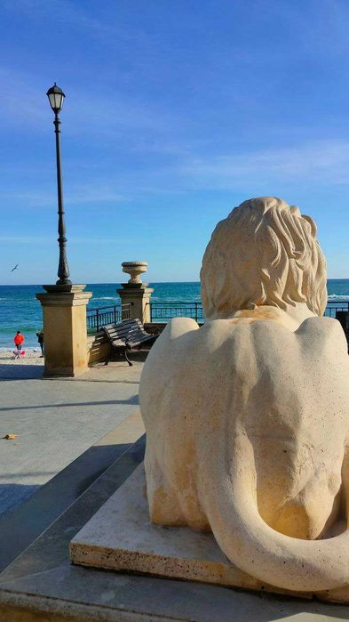 Участок земли с ветхим строением возле самого пляжа в Одессе.