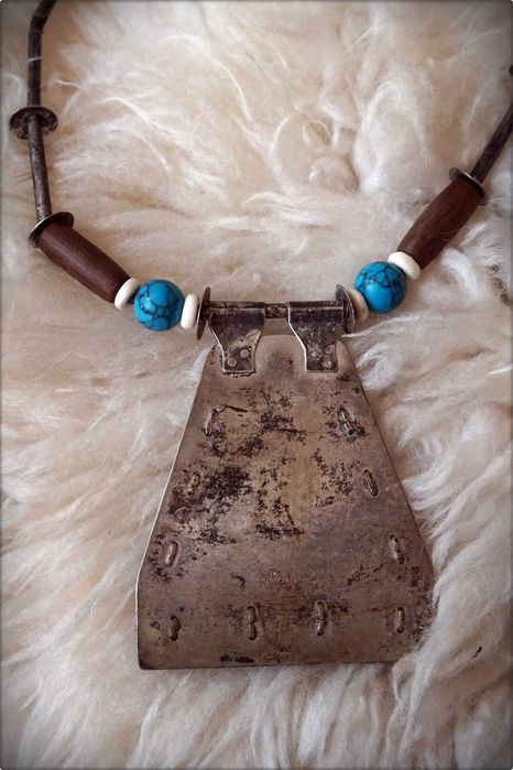 Artystyczny srebrny wisior medalion turkus ręcznie robiony wilk