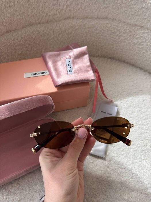 Сонцезахисні окуляри MiuMiu різні