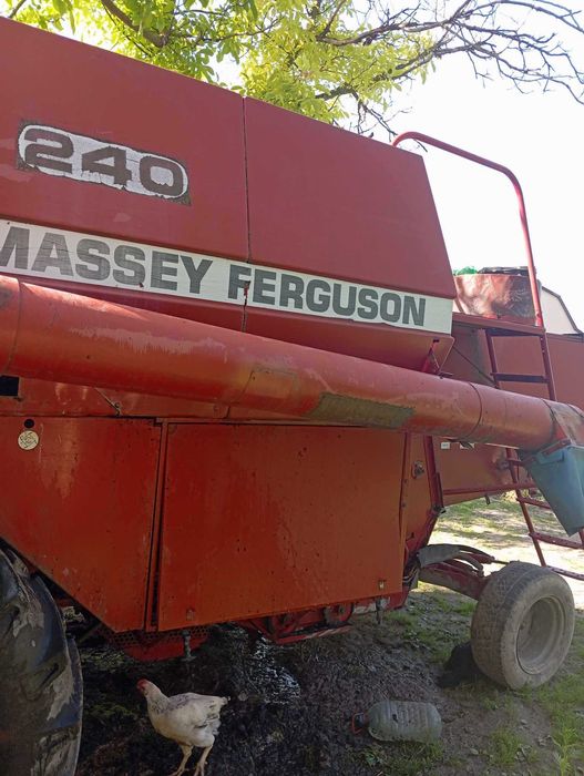 Комбайн Massey Ferguson 240