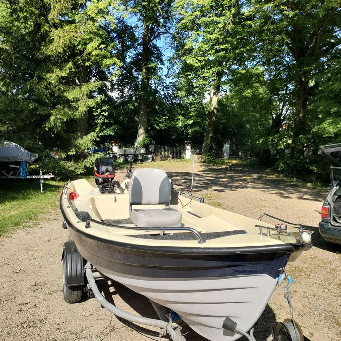 Sprzedam łódkę wędkarską motorową