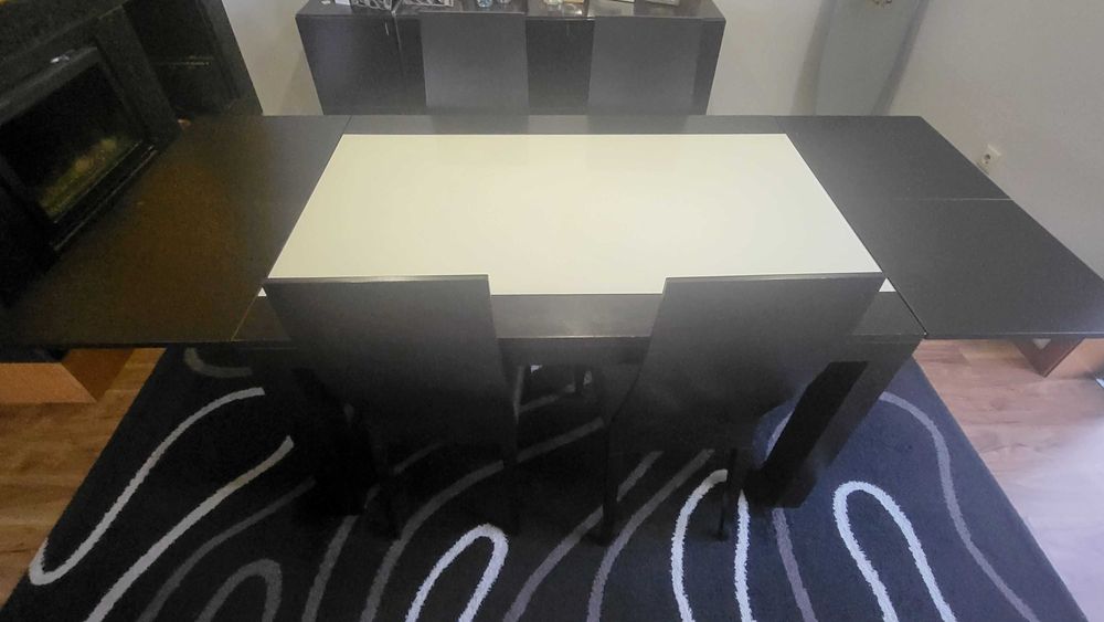 Mesa Extensível + 4 Cadeiras Las Kasas