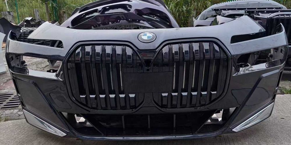 Передня частина BMW 7 Series G70