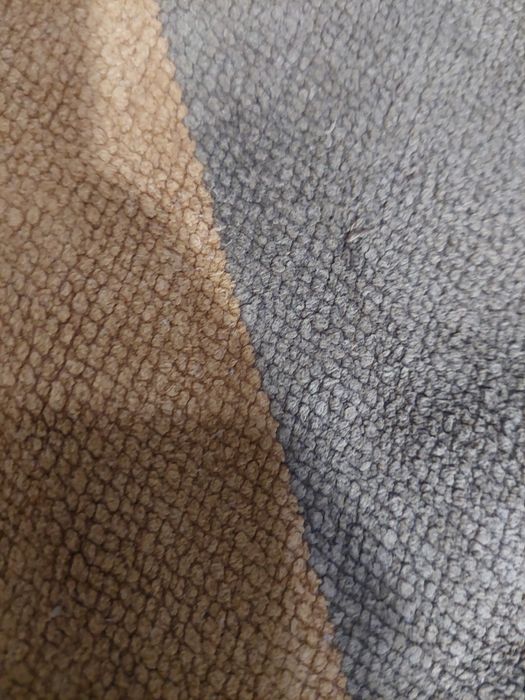 Carpete tons castanhos muito boa.