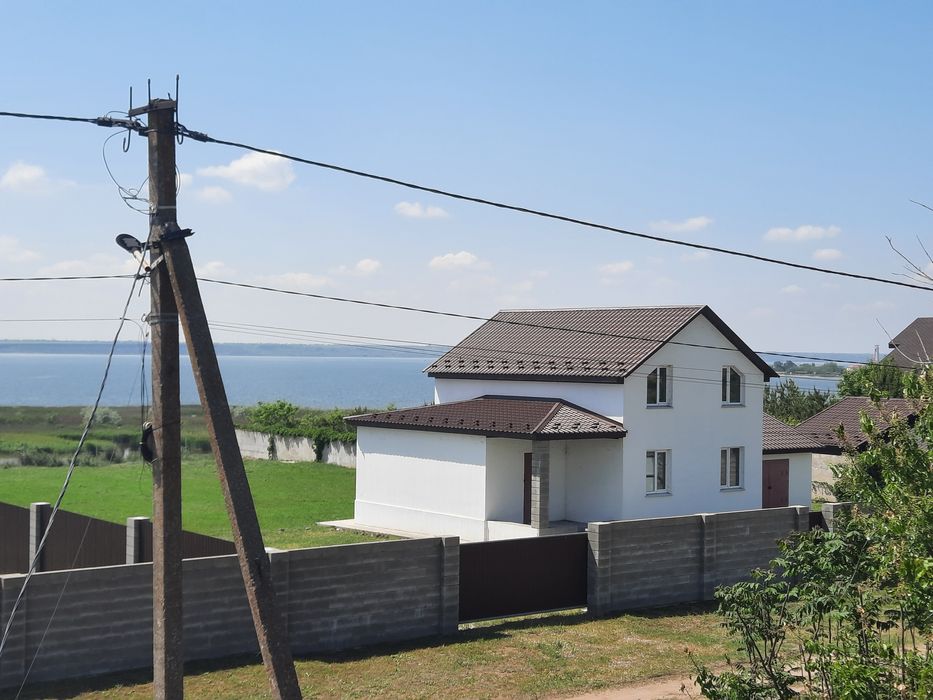 Продажа дома у реки (1 линия )