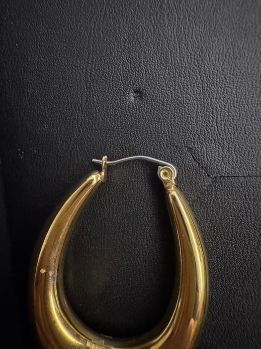 Brincos dourados em aço inoxidável