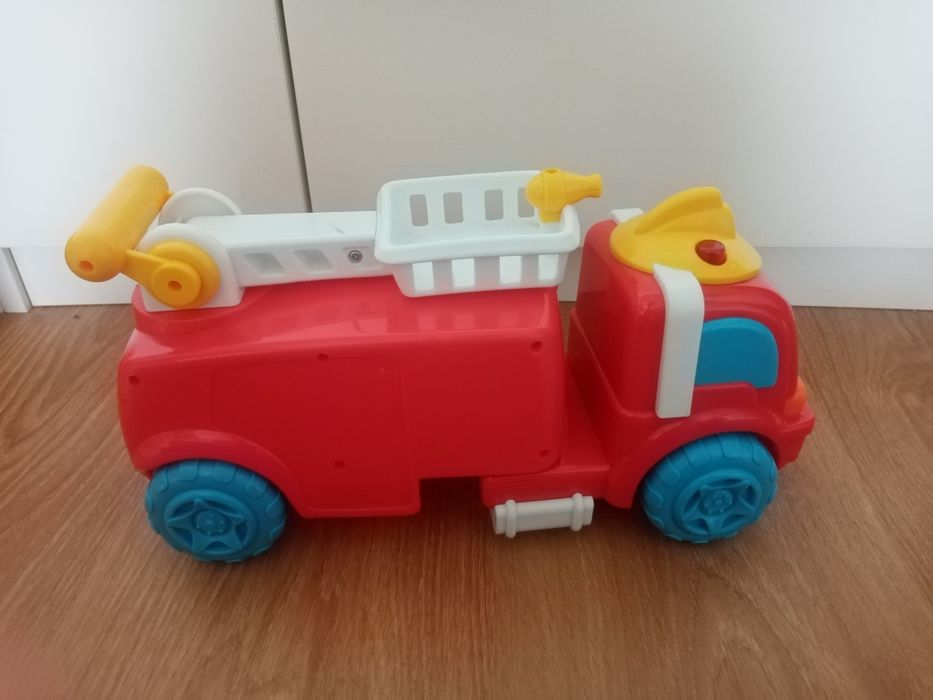 Camião dos bombeiros com sirene