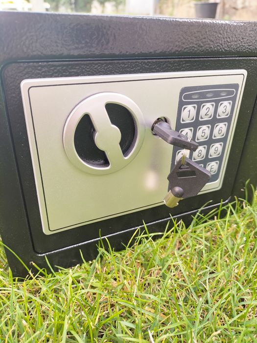 Cofre eletrónico + chave de segurança 23x17x17 - preto