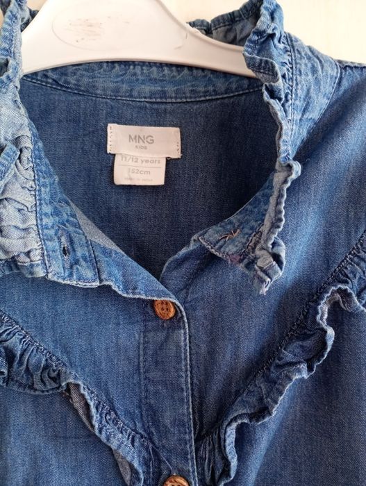 Пакет одягу для дівчинки.