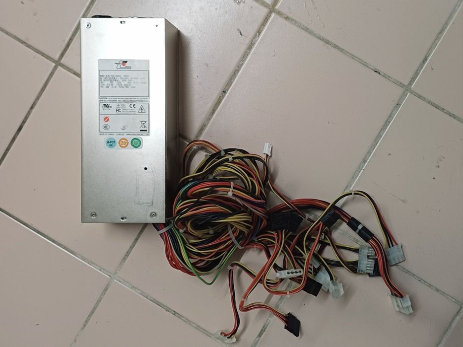 Fonte de alimentação Emacs P2G-5600V 600 Watts
S
storagelockerbargains