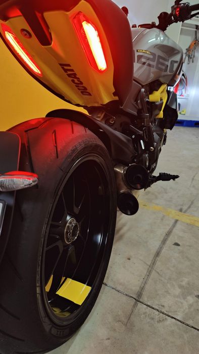 Diavel 1260s Black and Steel