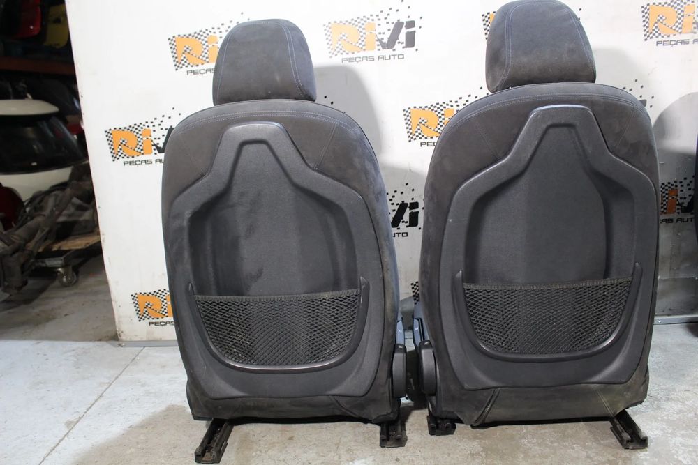 Bancos BMW X1 F48 Pack M em Tecido e Alcantara com Quartelas