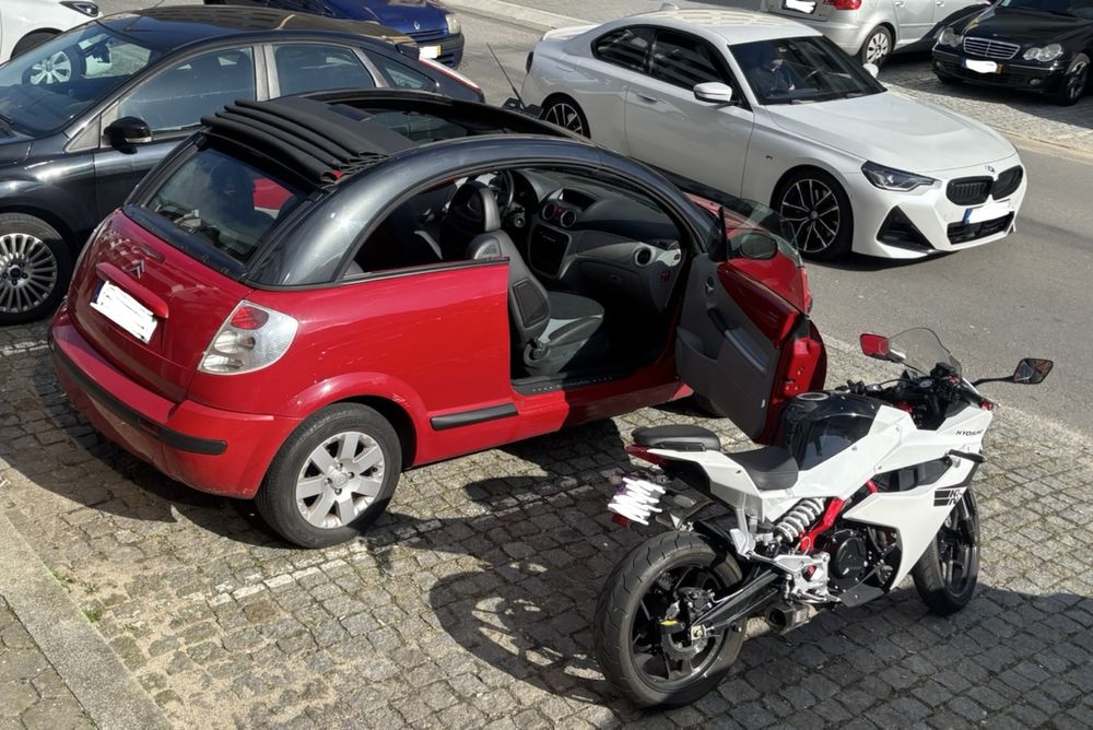 Mota Hyosung Desportiva 250cc + acessórios