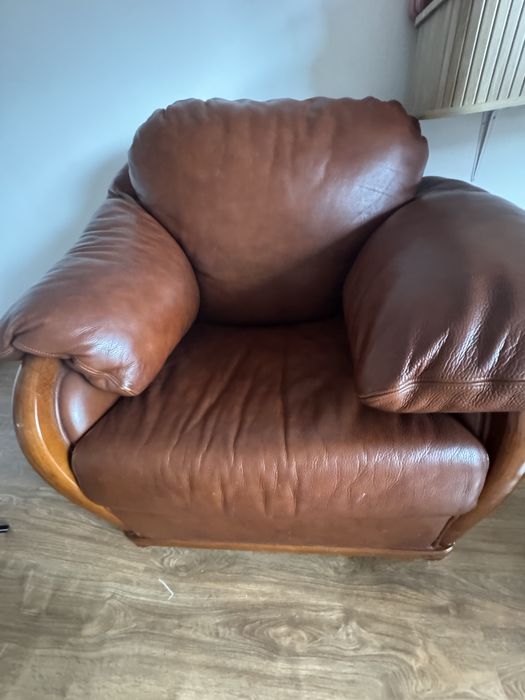 Poltrona Couro Marrom ( 2 unidades 60€ cada)